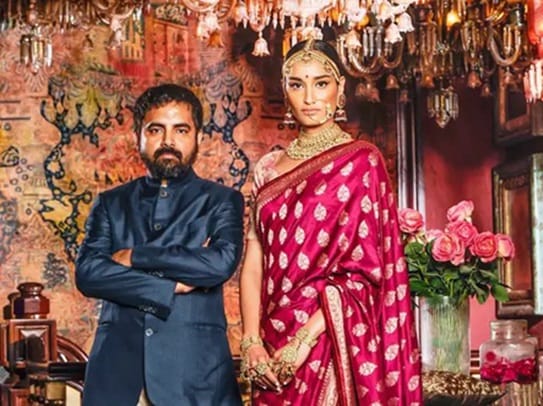 Sabyasachi brides look like they have stepped out of an old-world royal painting—regal, grounded, and steeped with heritage.
