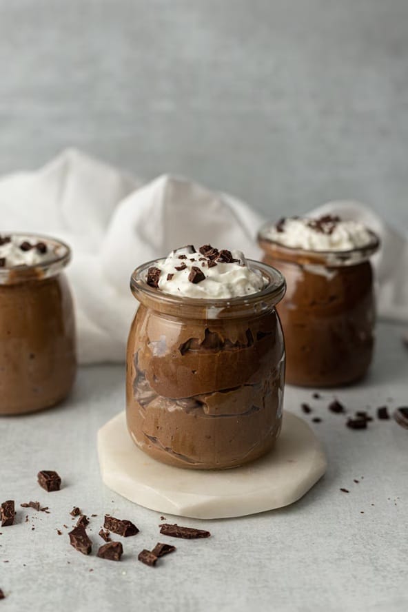 With its light texture, heavenly taste, and Pinteresty looks, mocha mousse will perfectly wow the guests. 