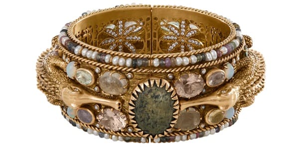 It is meticulously crafted in 18k gold, where you will find multi-colored gemstones embossed on it.