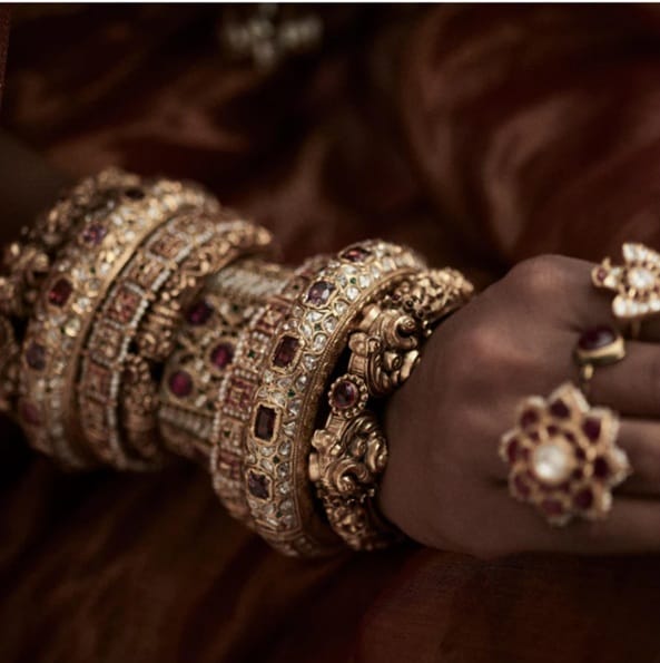 Meenakari bangles are perfect for lehengas, Anarkalis, and contemporary fusion wear.