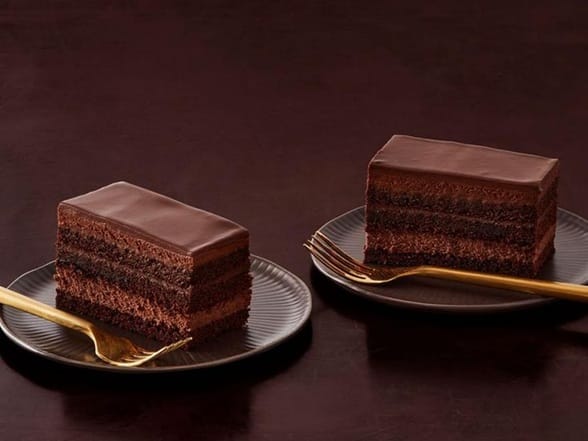 Add a modern touch to your D-day feast with mocha mousse.