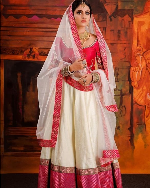 Red brings passion, while white brings peace. 