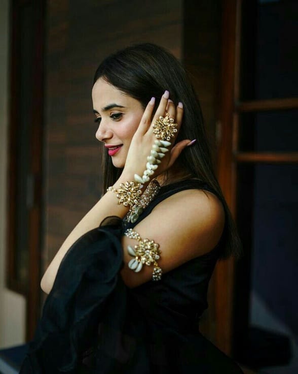 Here are the top five reasons to wear seashell hathphool for your wedding.