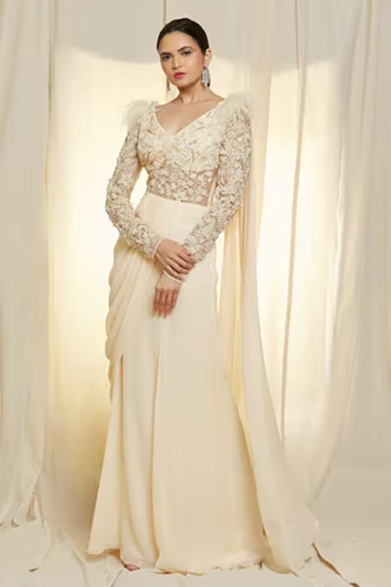 Cocktail Sarees come in various lightweight fabrics, which include chiffon, linen, satin, and silk.