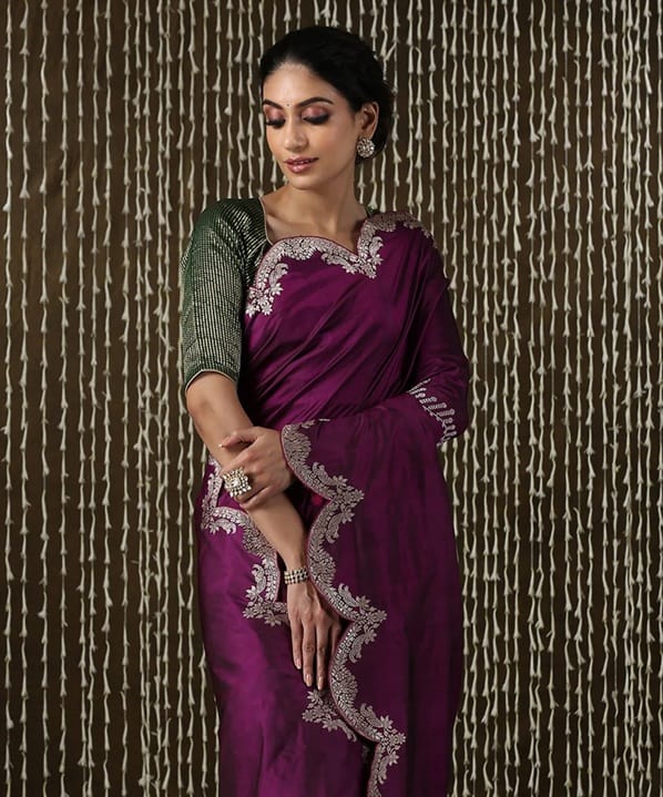 A scallop saree will give you a playful and joyous bridal look, mesmerizing your partner.