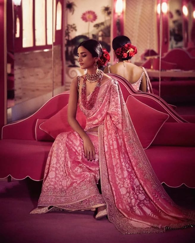 Why not spice this up while embracing cocktail sarees this Sangeet season?